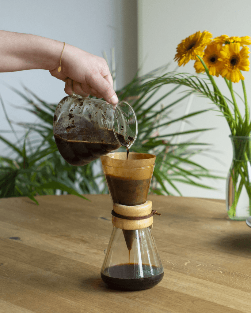 Cold Brew Kaffee Rezept Schritt 3: Kaffee filtern